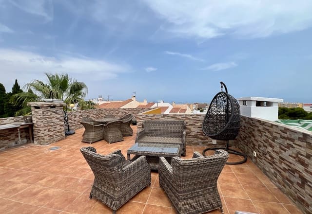 3 makuuhuone Omakotitalo myytävänä paikassa Torremolinos mukana uima-altaan 
autotalli - 449 000 € (Ref: 9246264)