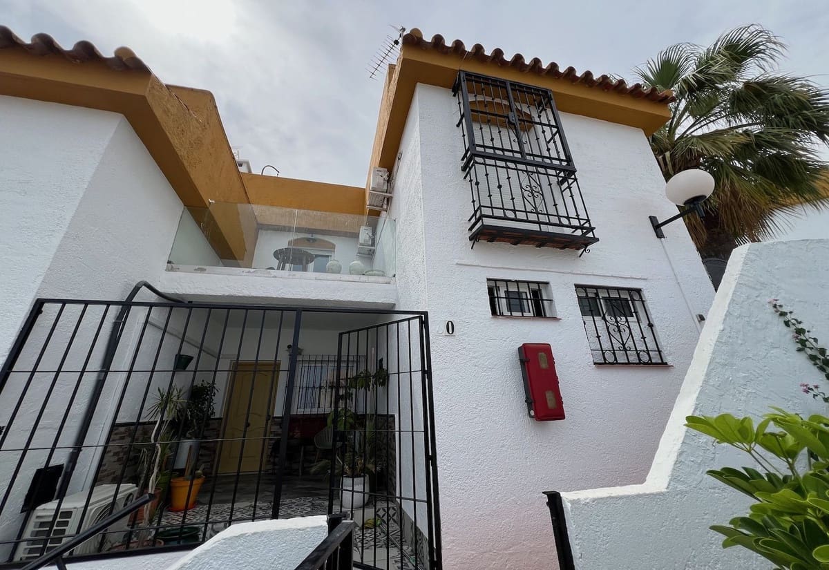 3 soveværelse Byhus til salg i Torremolinos med swimmingpool garage - € 449.000 (Ref: 9246264)