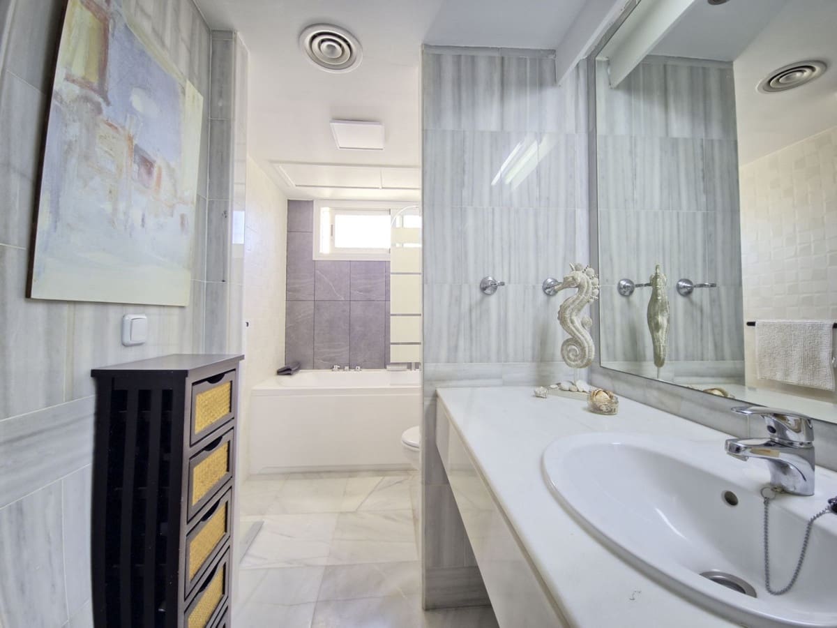 6 soveværelse Lejlighed til salg i Nueva Andalucia med swimmingpool - € 899.999 (Ref: 9251529)