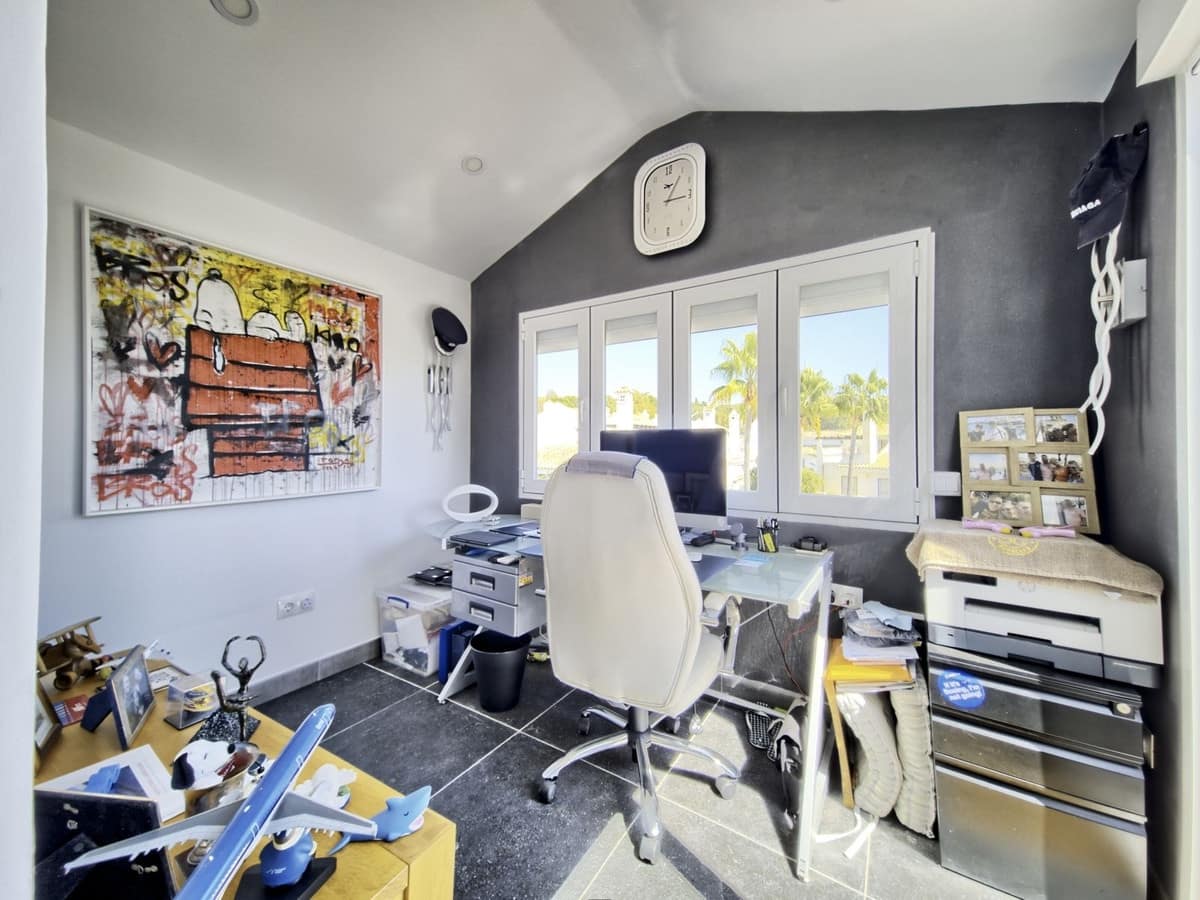 6 soveværelse Lejlighed til salg i Nueva Andalucia med swimmingpool - € 899.999 (Ref: 9251529)