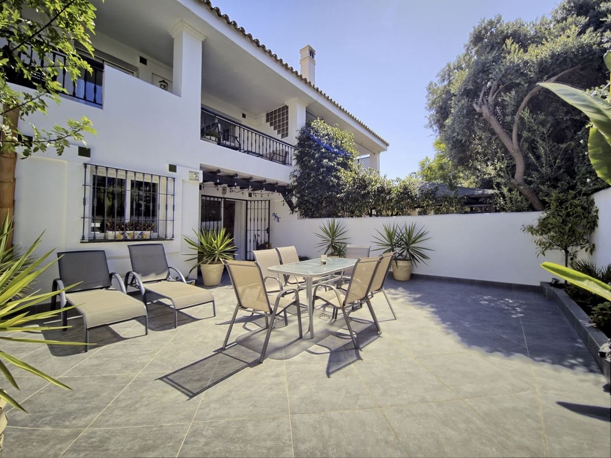 6 soveværelse Lejlighed til salg i Nueva Andalucia med swimmingpool - € 899.999 (Ref: 9251529)