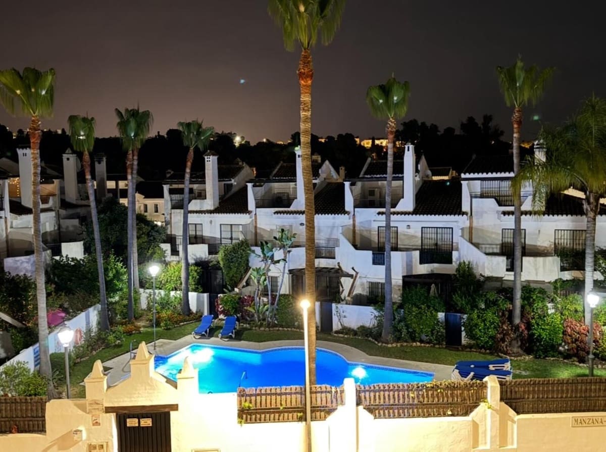 6 soveværelse Lejlighed til salg i Nueva Andalucia med swimmingpool - € 899.999 (Ref: 9251529)