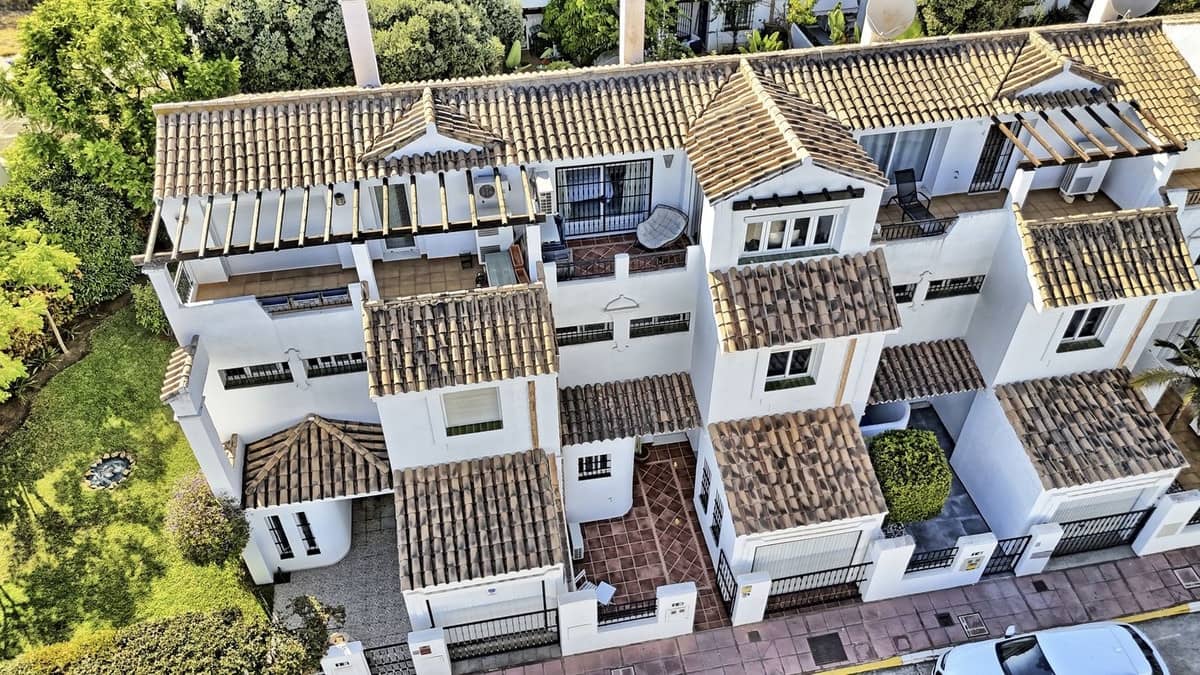 6 soveværelse Lejlighed til salg i Nueva Andalucia med swimmingpool - € 899.999 (Ref: 9251529)