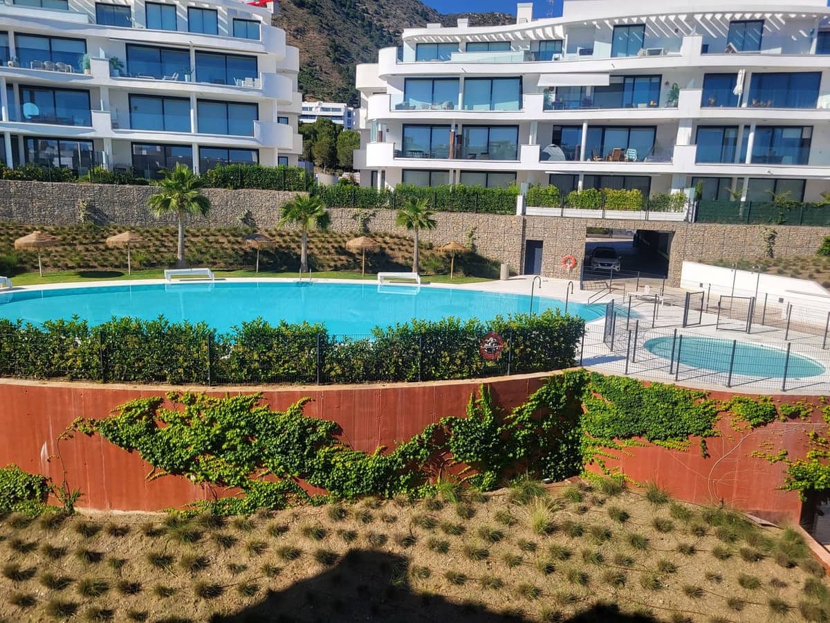 3 makuuhuone Kattohuoneisto myytävänä paikassa Fuengirola mukana uima-altaan 
autotalli - 1 195 000 € (Ref: 9267563)