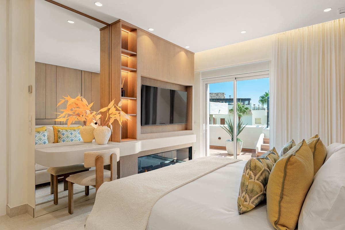 3 soverom Penthouse til salgs i Estepona med svømmebasseng - € 2 695 000 (Ref: 9289302)