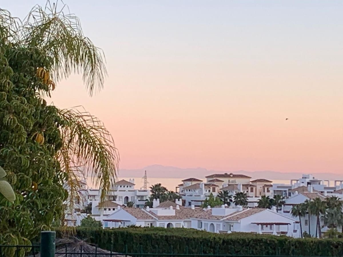 3 bedroom Apartment for sale in Estepona with pool garage - € 400,000 (Ref: 9289314)