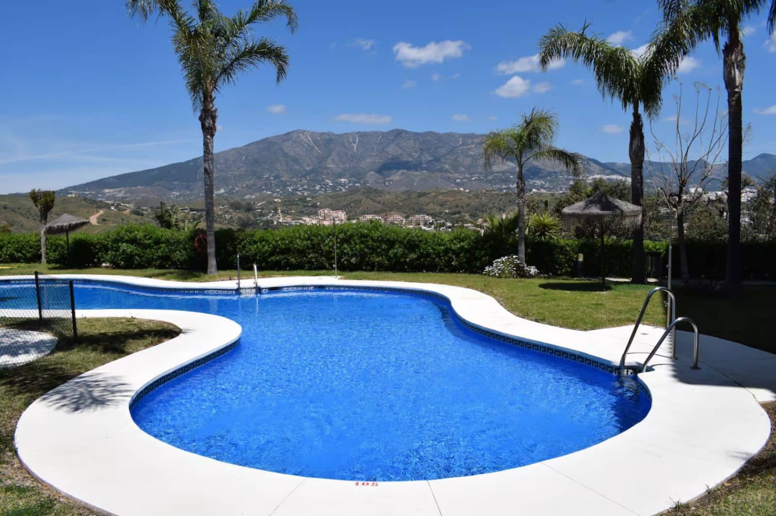 2 soveværelse Lejlighed til salg i La Cala Hills med swimmingpool garage - € 345.000 (Ref: 9289452)