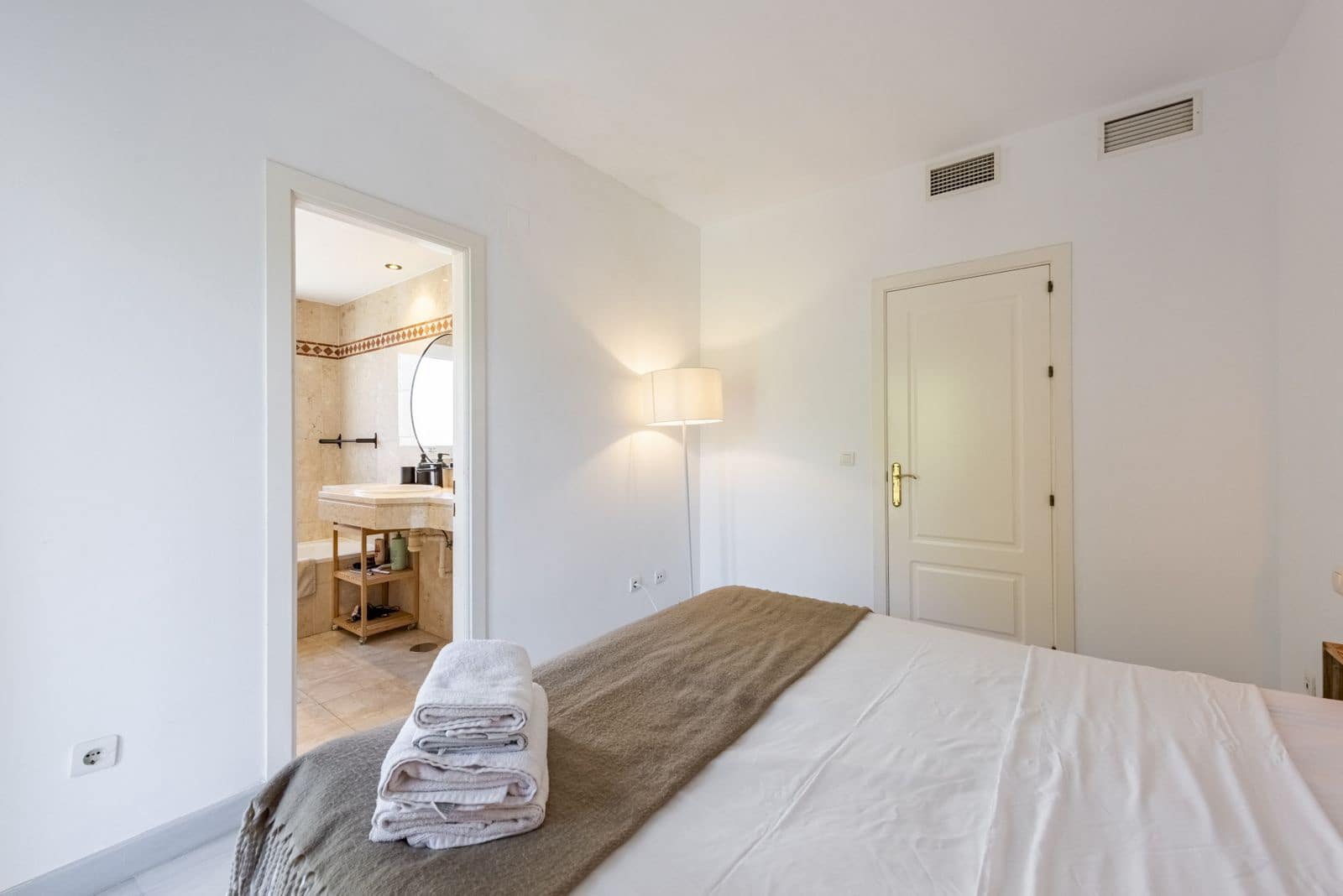 2 soverom Leilighet til salgs i La Quinta med svømmebasseng - € 429 000 (Ref: 9289454)