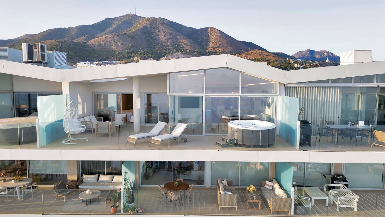 3 bedroom Apartment for sale in Fuengirola with pool garage - € 1,249,000 (Ref: 9289456)