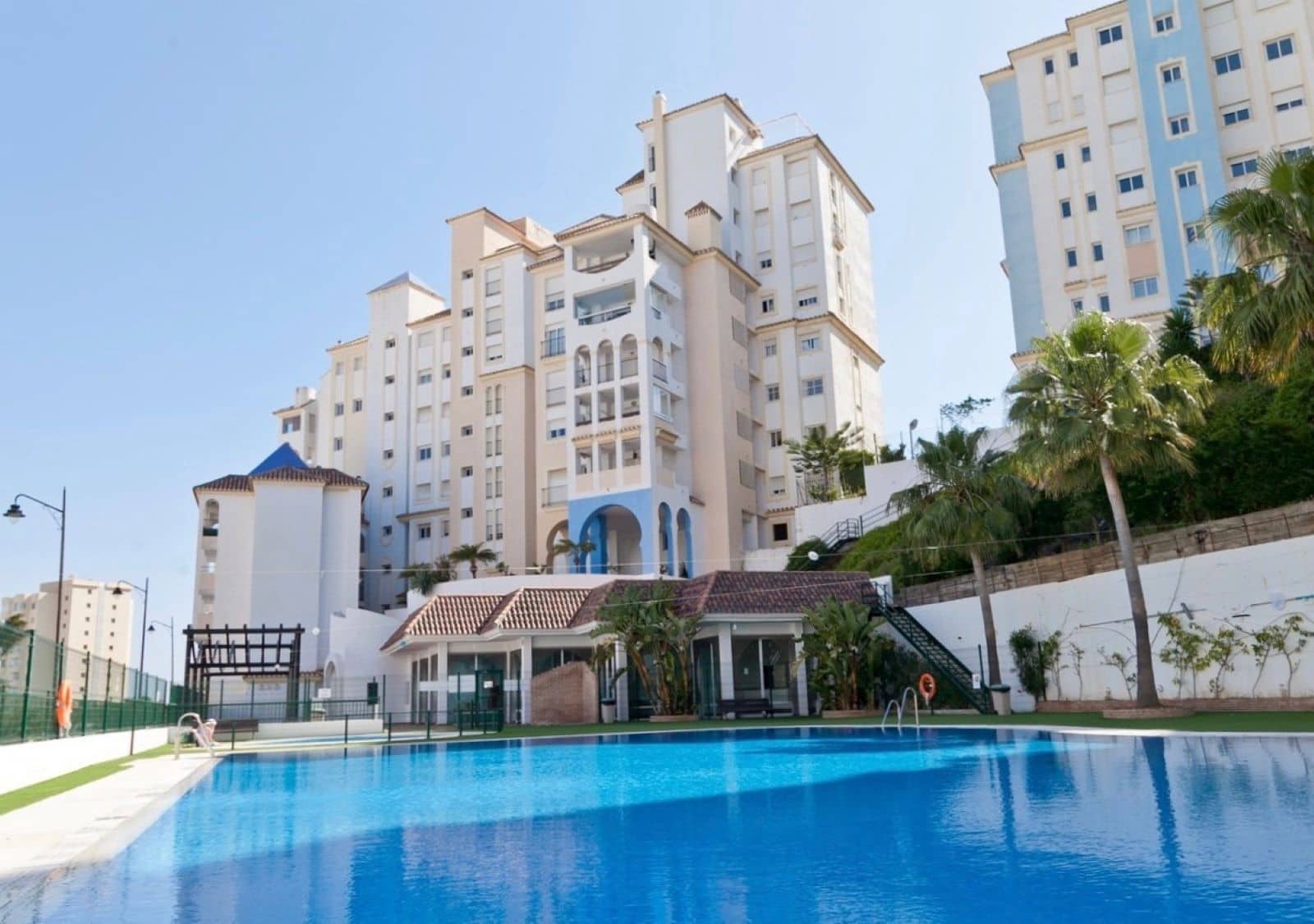 2 soveværelse Penthouse til salg i Estepona med swimmingpool garage - € 575.000 (Ref: 9289495)