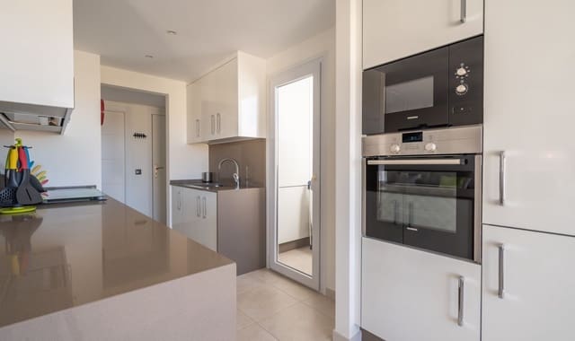 2 quarto Penthouse para venda em Estepona com piscina garagem - 575 000 € (Ref: 9289495)