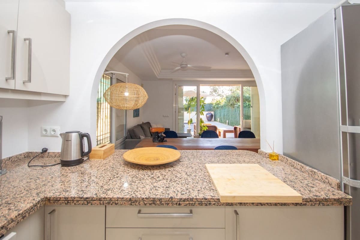 4 soverom Kjedet enebolig til salgs i Riviera del Sol med svømmebasseng garasje - € 595 000 (Ref: 9290019)