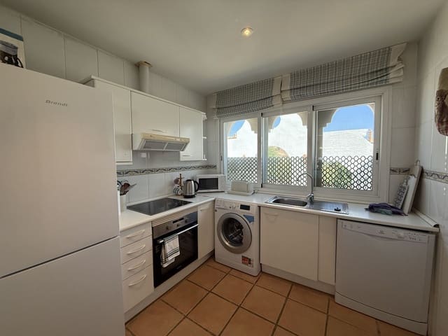 2 bedroom Apartment for sale in Estepona with pool - € 465,000 (Ref: 9290023)