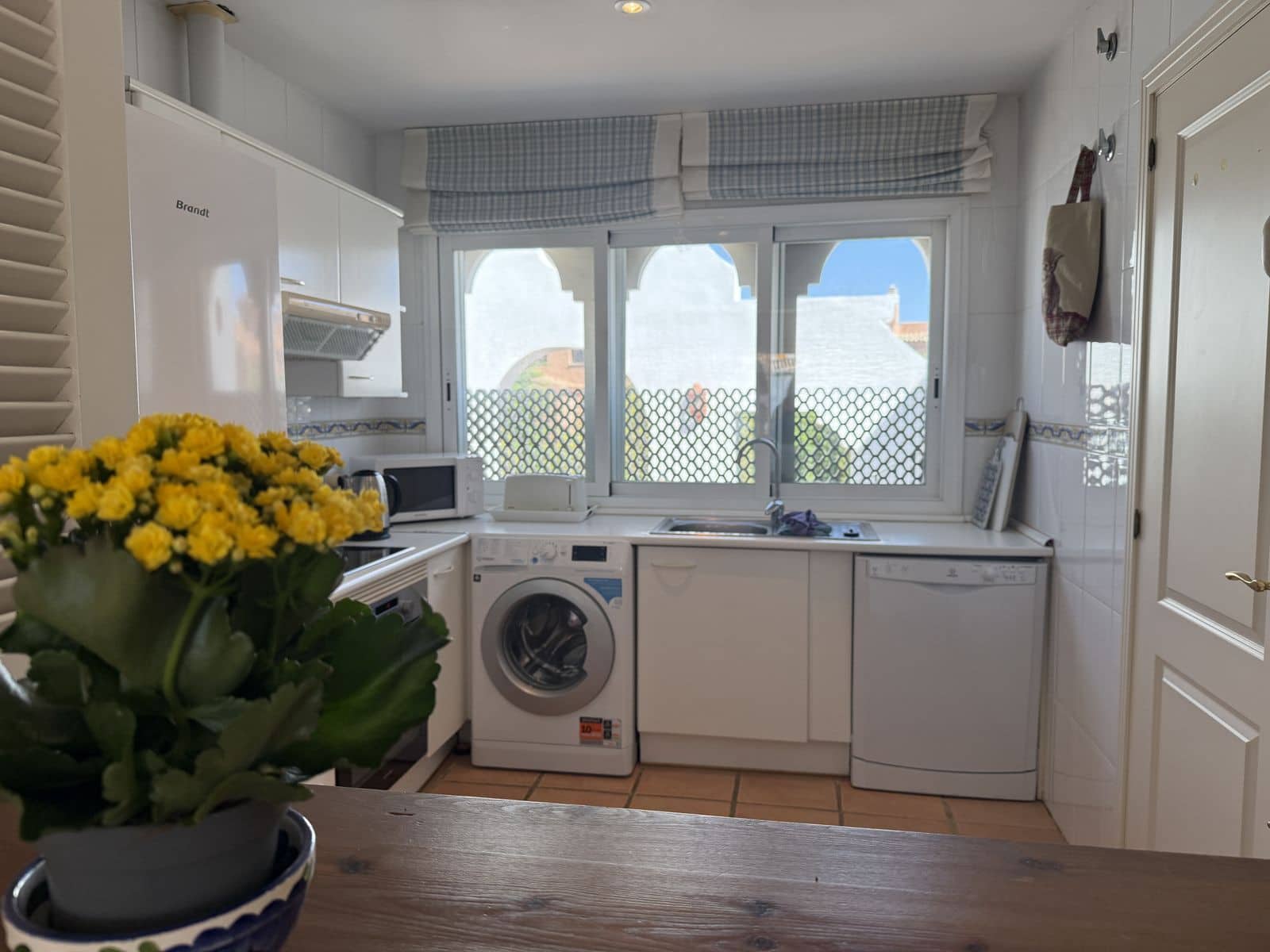 2 bedroom Apartment for sale in Estepona with pool - € 465,000 (Ref: 9290023)