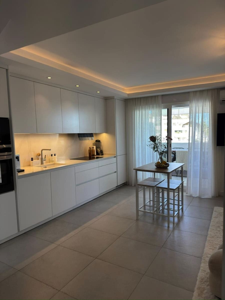 3 quarto Penthouse para venda em Marbella com piscina garagem - 1 030 000 € (Ref: 9290025)