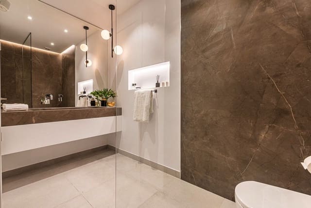 3 quarto Penthouse para venda em Marbella com piscina garagem - 1 030 000 € (Ref: 9290025)