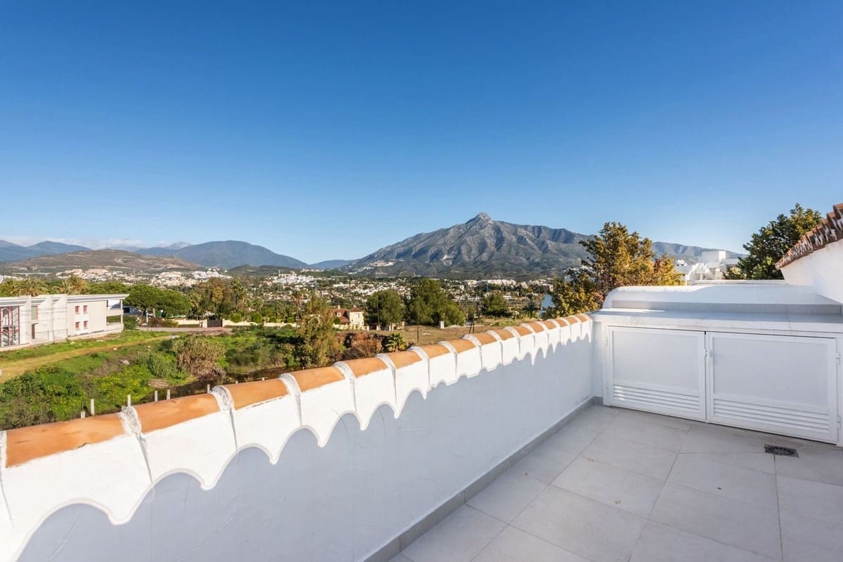 3 quarto Penthouse para venda em Marbella com piscina garagem - 1 030 000 € (Ref: 9290025)