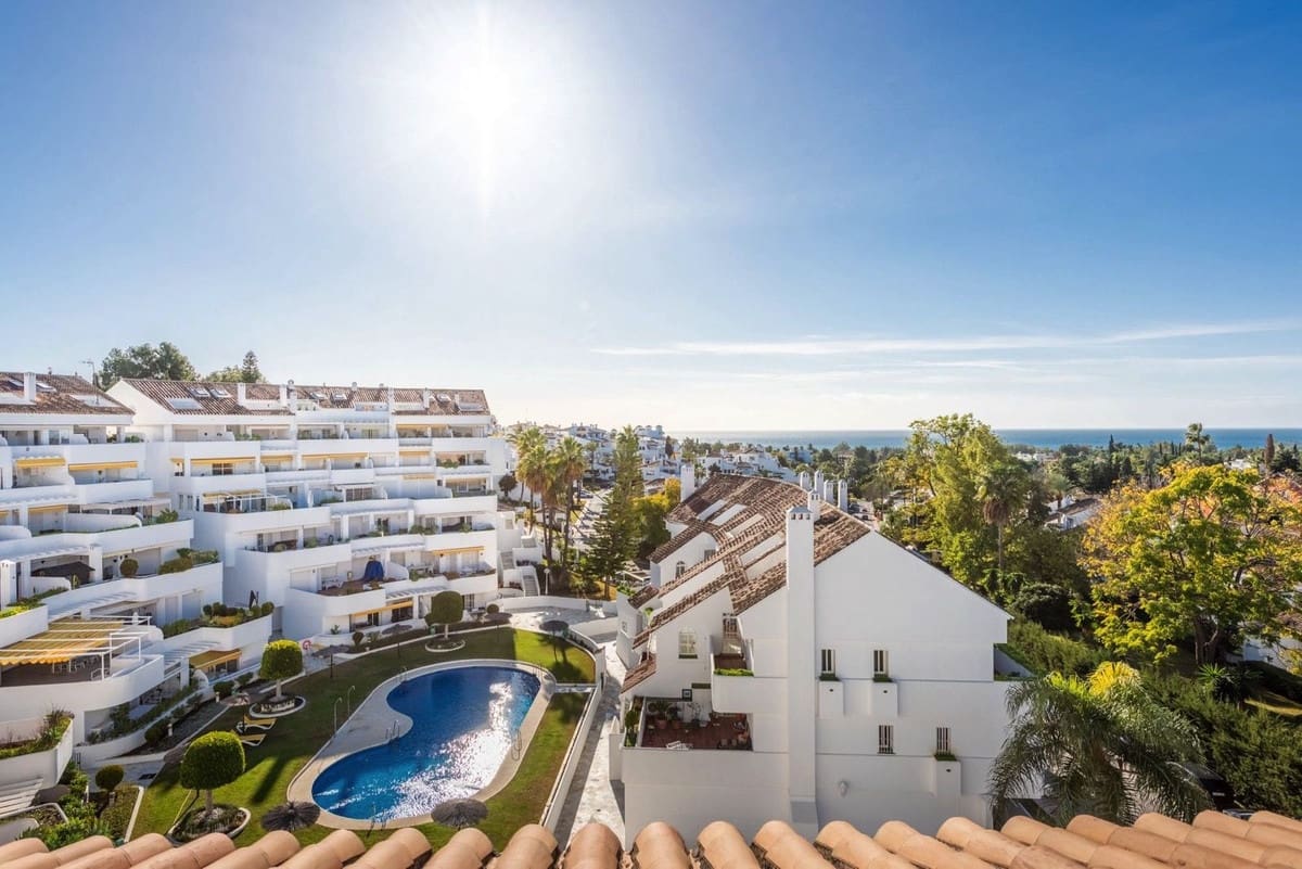 3 quarto Penthouse para venda em Marbella com piscina garagem - 1 030 000 € (Ref: 9290025)
