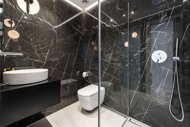 3 quarto Penthouse para venda em Marbella com piscina garagem - 1 030 000 € (Ref: 9290025)