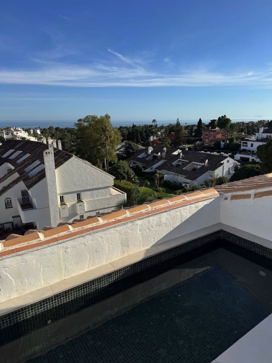 3 quarto Penthouse para venda em Marbella com piscina garagem - 1 030 000 € (Ref: 9290025)