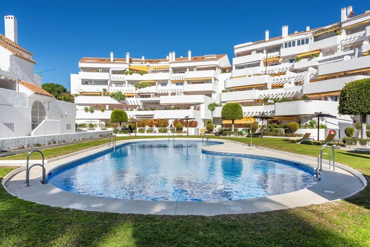 3 quarto Penthouse para venda em Marbella com piscina garagem - 1 030 000 € (Ref: 9290025)
