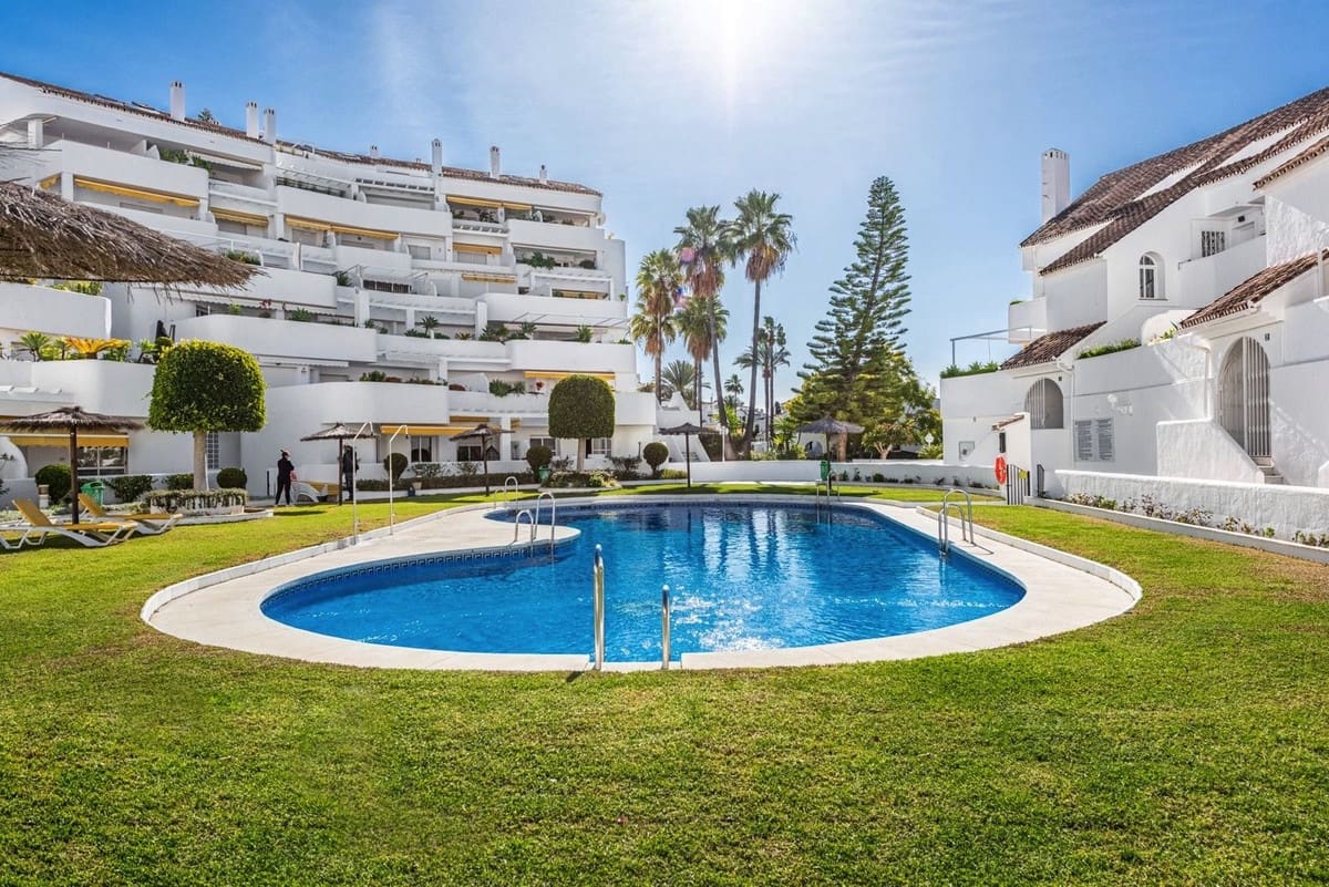 3 quarto Penthouse para venda em Marbella com piscina garagem - 1 030 000 € (Ref: 9290025)