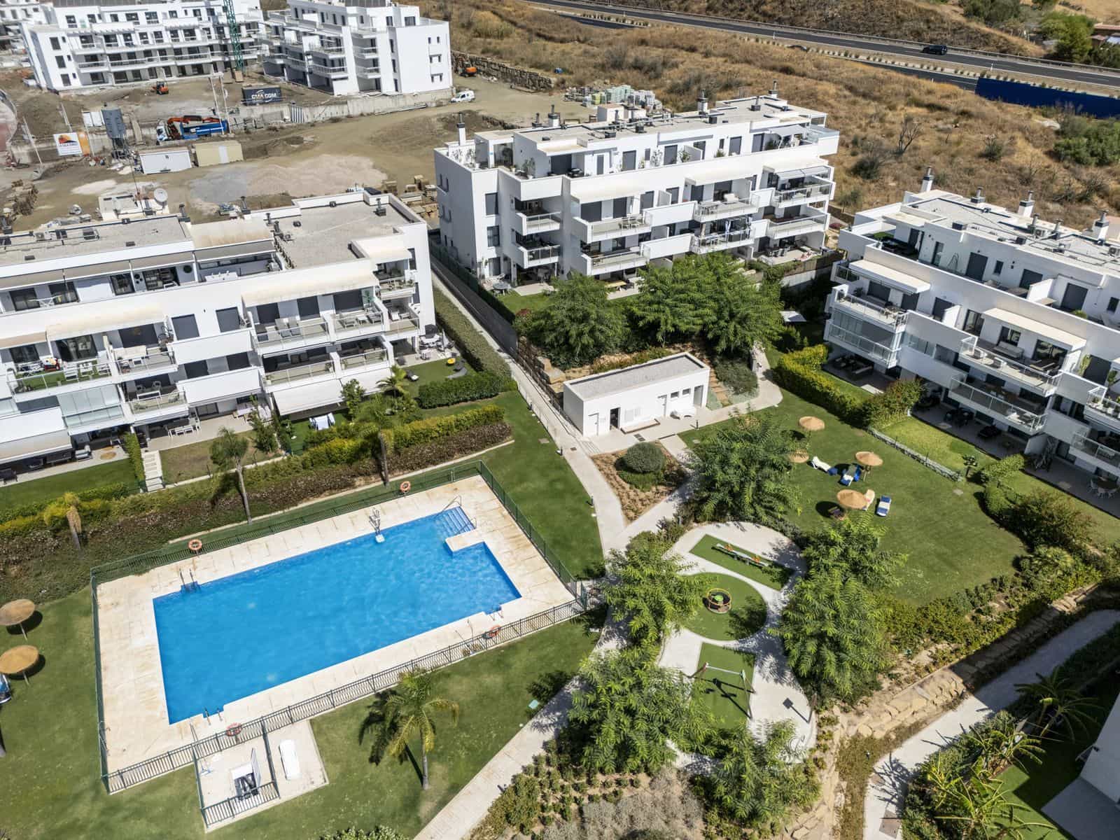 2 bedroom Apartment for sale in La Cala de Mijas with pool garage - € 390,000 (Ref: 9290027)