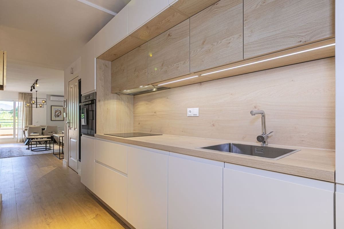 3 bedroom Apartment for sale in Nueva Andalucia with pool garage - € 620,000 (Ref: 9290911)