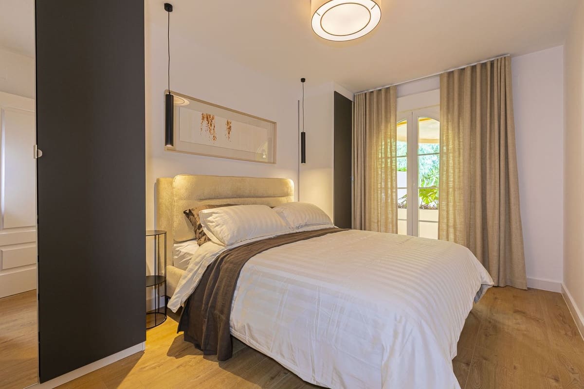 3 bedroom Apartment for sale in Nueva Andalucia with pool garage - € 620,000 (Ref: 9290911)