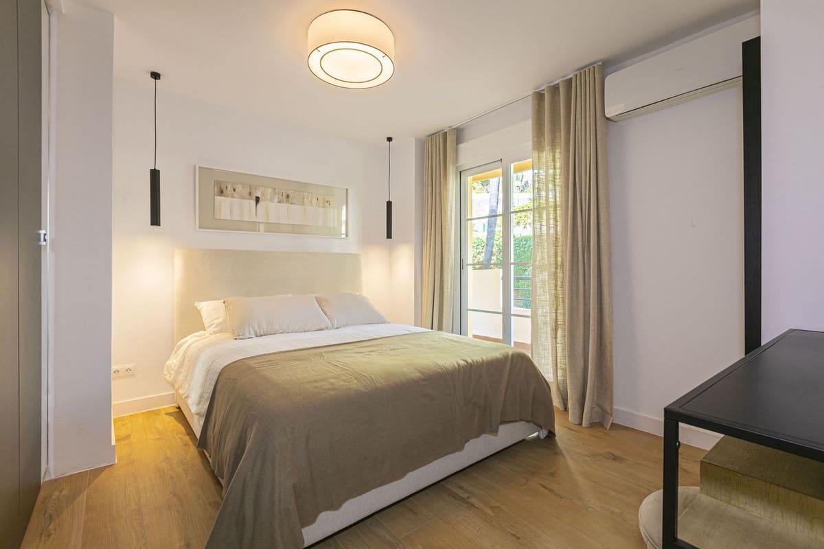 3 bedroom Apartment for sale in Nueva Andalucia with pool garage - € 620,000 (Ref: 9290911)