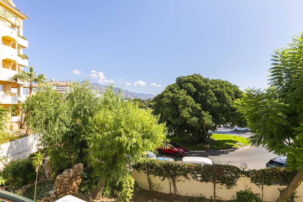 3 bedroom Apartment for sale in Nueva Andalucia with pool garage - € 620,000 (Ref: 9290911)
