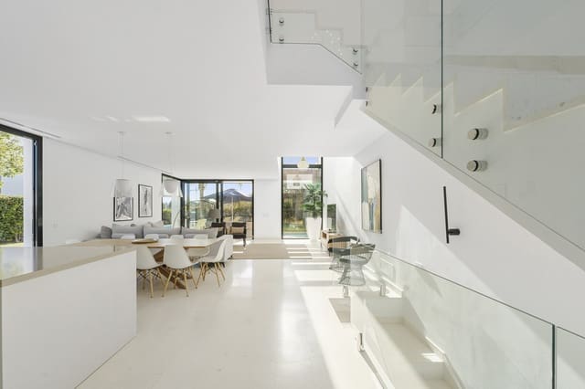 5 soverom Kjedet enebolig til salgs i Cabopino, Marbella med svømmebasseng garasje - € 1 495 000 (Ref: 9290926)