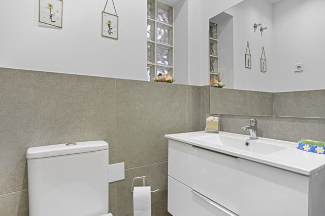 3 sypialnia Dom na sprzedaż w Golden Mile, Marbella z basenem garażem - 880 000 € (Ref: 9290927)