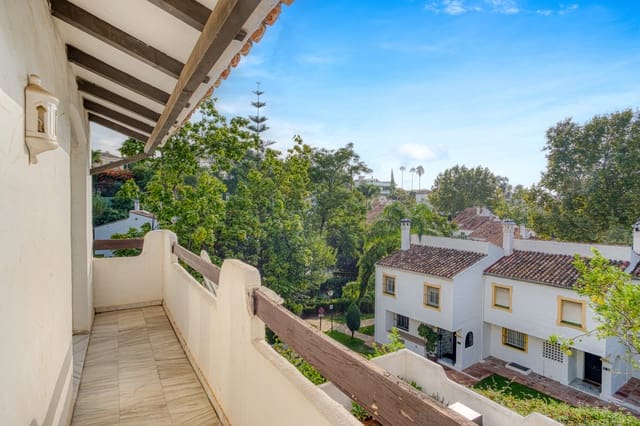 3 sypialnia Dom na sprzedaż w Golden Mile, Marbella z basenem garażem - 880 000 € (Ref: 9290927)