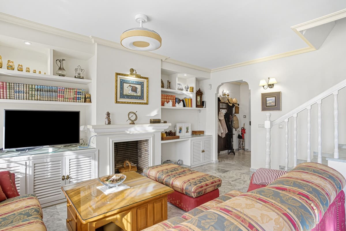 3 sypialnia Dom na sprzedaż w Golden Mile z basenem garażem - 880 000 € (Ref: 9290927)