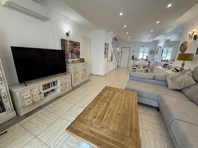 2 soverom Kjedet enebolig til salgs i Benamara, Estepona med svømmebasseng garasje - € 450 000 (Ref: 9290930)