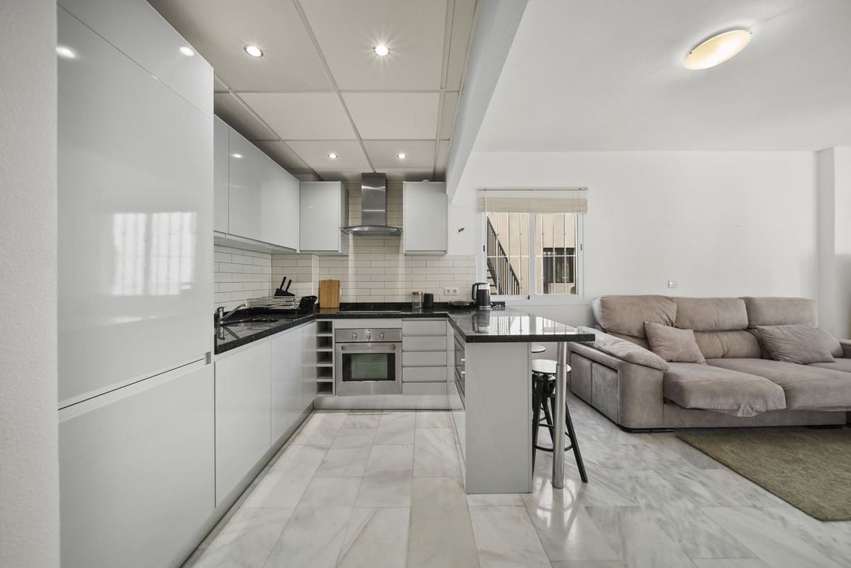 2 slaapkamer Appartement te koop in Benalmadena met zwembad garage - € 295.000 (Ref: 9297846)