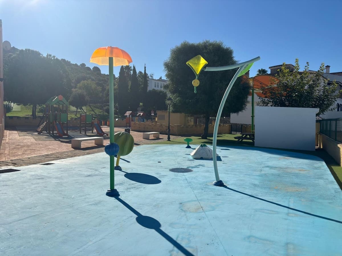 5 chambre Villa/Maison à vendre à Casares avec piscine garage - 749 000 € (Ref: 9297882)