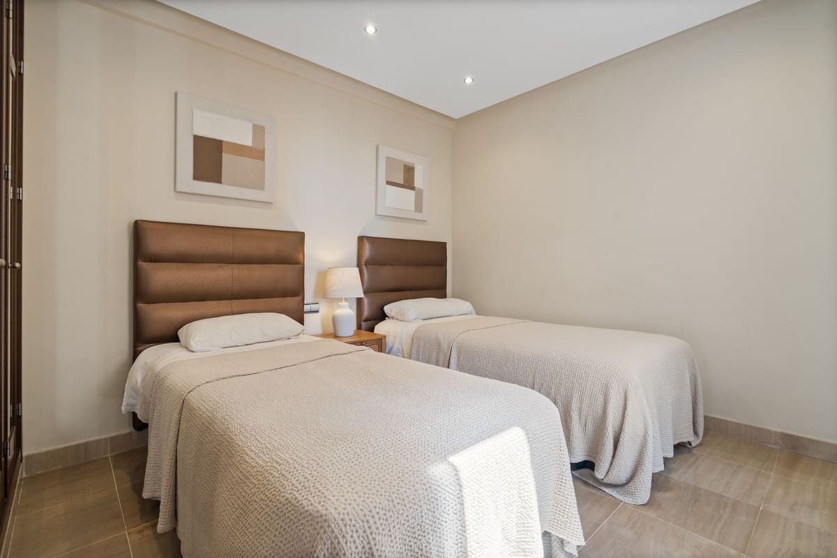 4 sovrum Takvåning till salu i New Golden Mile med pool garage - 1 050 000 € (Ref: 9297884)