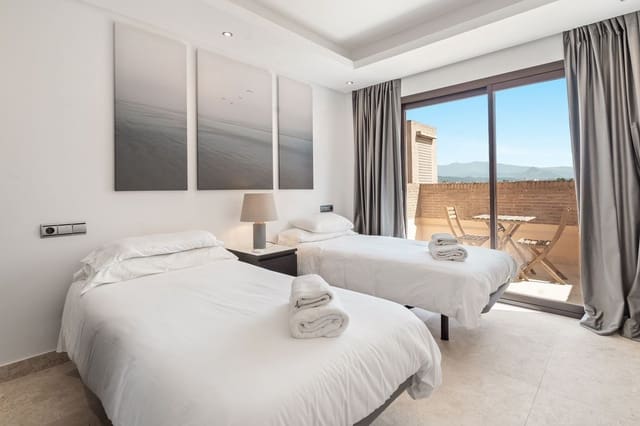 4 sovrum Takvåning till salu i New Golden Mile, Estepona med pool garage - 1 050 000 € (Ref: 9297884)