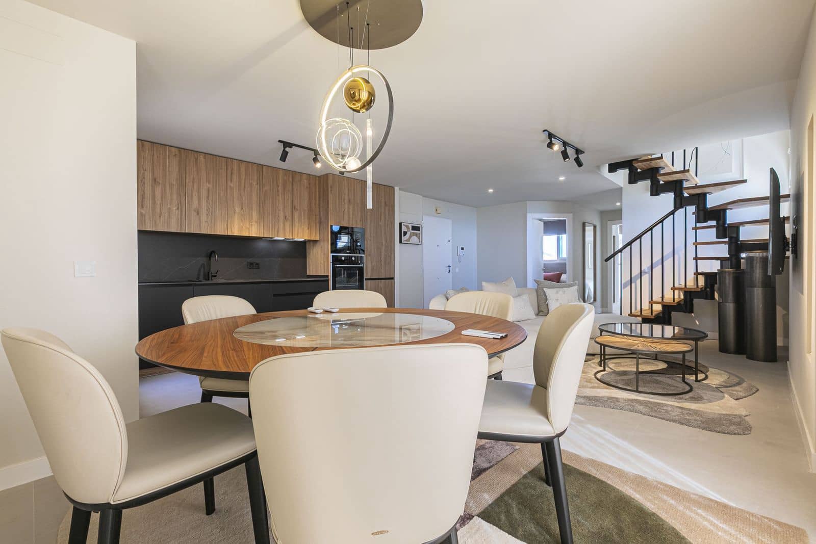 3 sypialnia Penthouse na sprzedaż w Nueva Andalucia z basenem garażem - 755 000 € (Ref: 9298725)