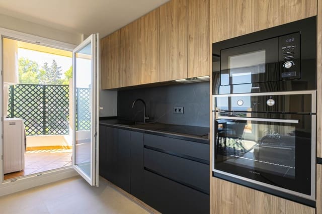 3 sypialnia Penthouse na sprzedaż w Nueva Andalucia, Marbella z basenem garażem - 755 000 € (Ref: 9298725)