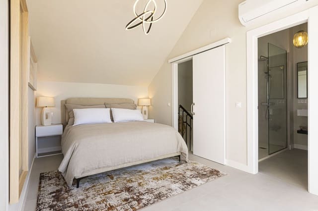 3 sypialnia Penthouse na sprzedaż w Nueva Andalucia, Marbella z basenem garażem - 755 000 € (Ref: 9298725)