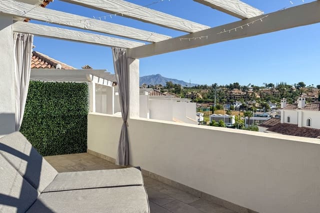 3 soveværelse Byhus til salg i El Paraiso, Estepona med swimmingpool garage - € 679.000 (Ref: 9298732)