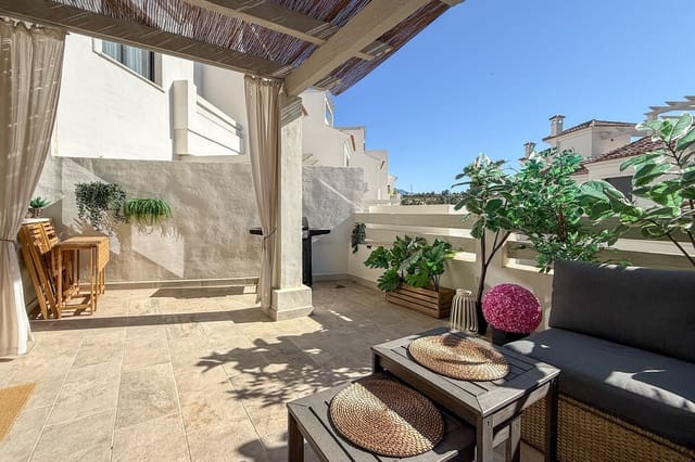 3 soveværelse Byhus til salg i El Paraiso, Estepona med swimmingpool garage - € 679.000 (Ref: 9298732)