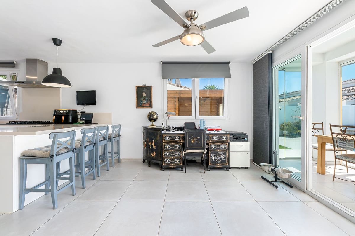 3 soverom Villa til salgs i Costalita med svømmebasseng garasje - € 1 600 000 (Ref: 9298736)