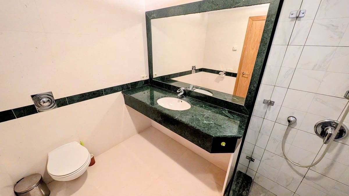 2 soverom Leilighet til salgs i Benahavis med svømmebasseng garasje - € 455 000 (Ref: 9298738)