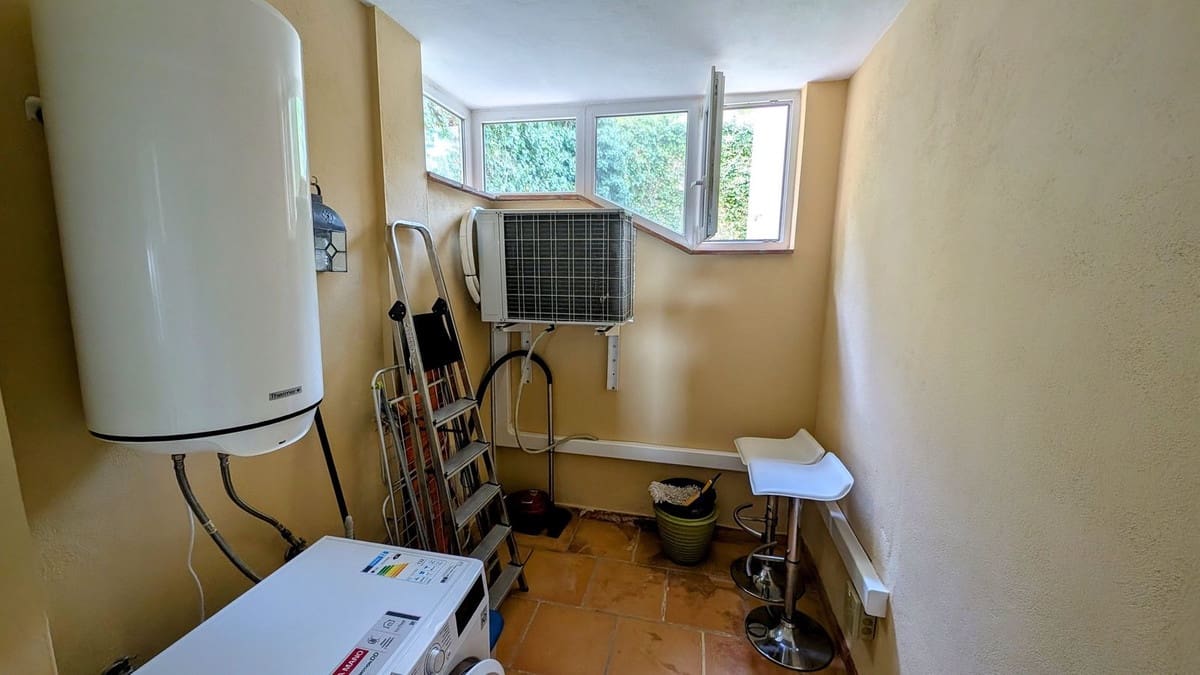 2 soverom Leilighet til salgs i Benahavis med svømmebasseng garasje - € 455 000 (Ref: 9298738)