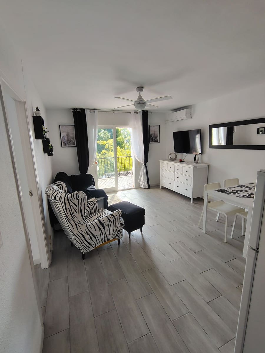 Apartment for sale in Mijas with pool - € 219,000 (Ref: 9298748)