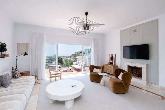 2 soverom Penthouse til salgs i El Paraiso, Estepona med svømmebasseng garasje - € 690 000 (Ref: 9322820)